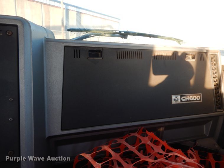 image for item DJ7286 2000 Mack CH600GK  semi truck