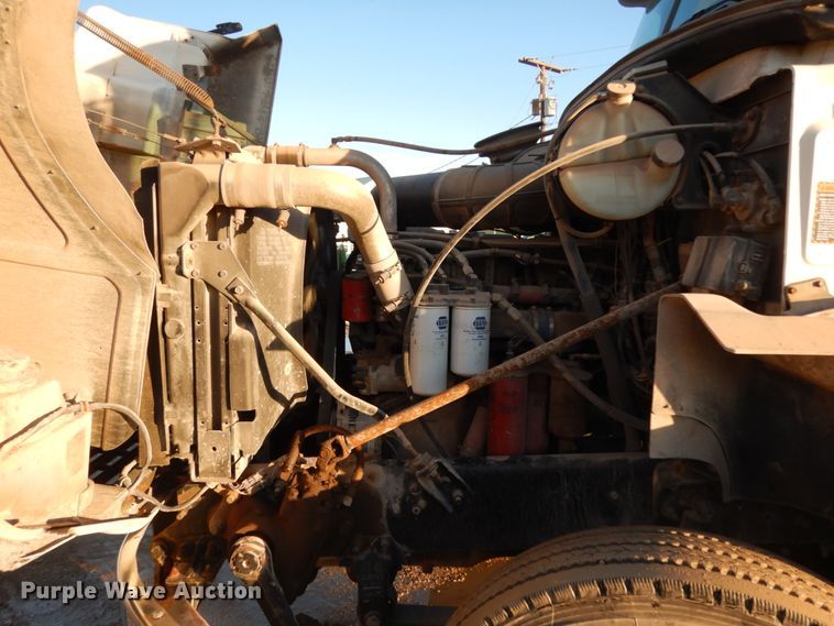 image for item DJ7286 2000 Mack CH600GK  semi truck