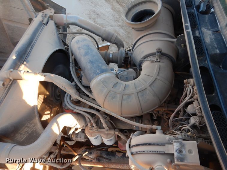 image for item DJ7286 2000 Mack CH600GK  semi truck