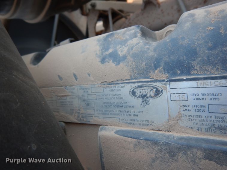 image for item DJ7286 2000 Mack CH600GK  semi truck