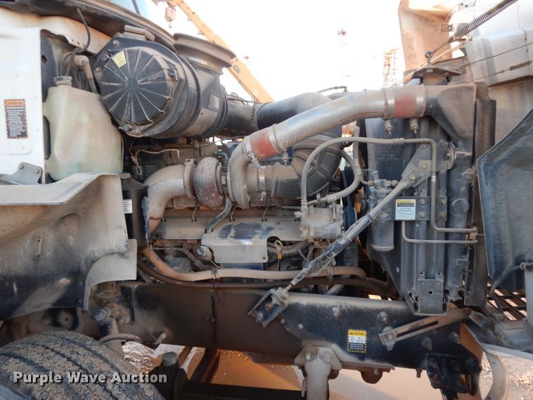 image for item DJ7286 2000 Mack CH600GK  semi truck