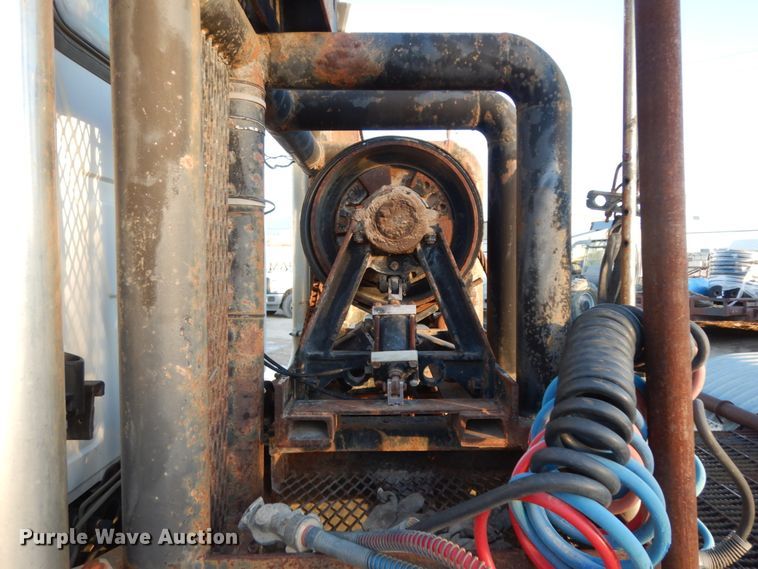 image for item DJ7286 2000 Mack CH600GK  semi truck