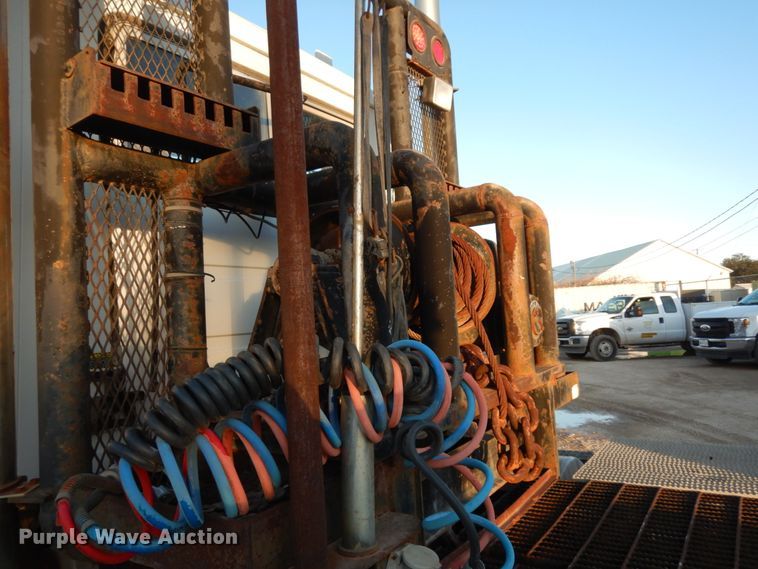 image for item DJ7286 2000 Mack CH600GK  semi truck