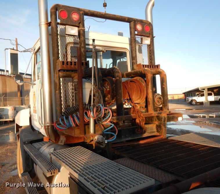 image for item DJ7286 2000 Mack CH600GK  semi truck