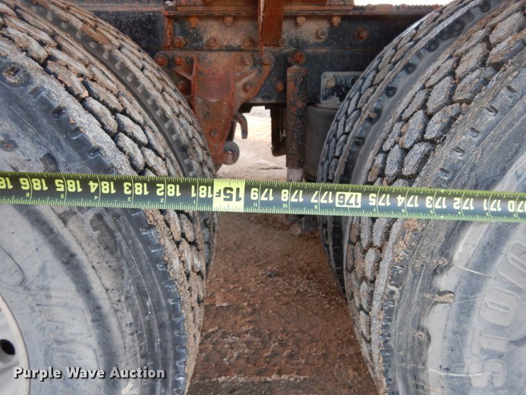 image for item DJ7286 2000 Mack CH600GK  semi truck