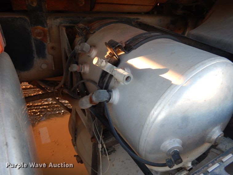 image for item DJ7286 2000 Mack CH600GK  semi truck