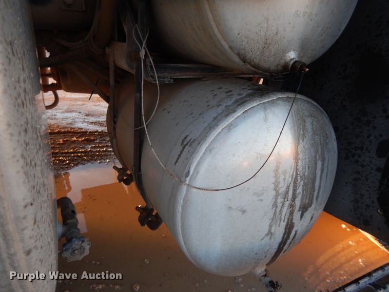 image for item DJ7286 2000 Mack CH600GK  semi truck