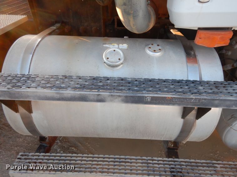 image for item DJ7286 2000 Mack CH600GK  semi truck