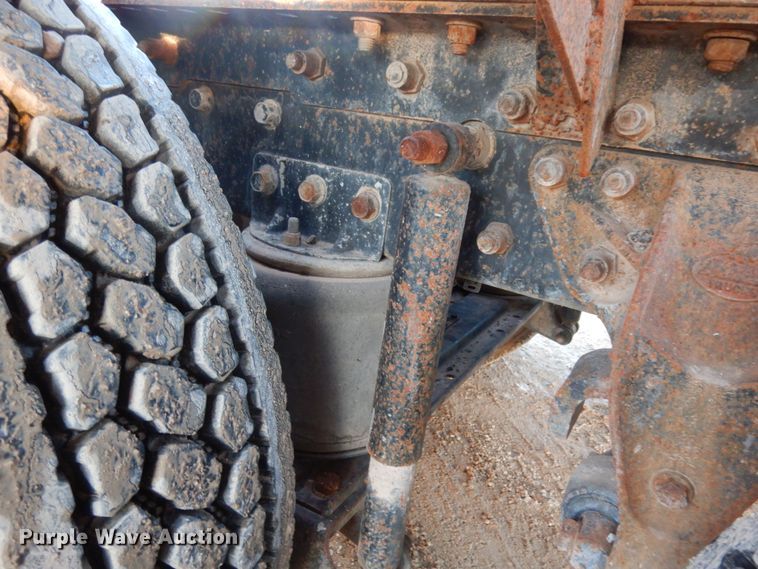 image for item DJ7286 2000 Mack CH600GK  semi truck