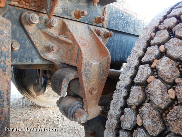 image for item DJ7286 2000 Mack CH600GK  semi truck