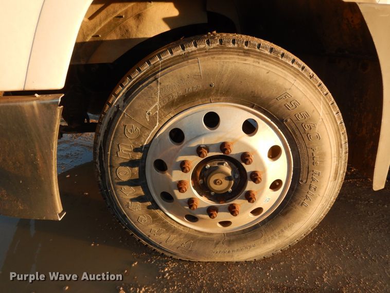 image for item DJ7286 2000 Mack CH600GK  semi truck