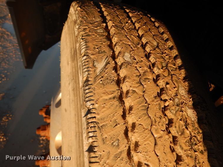 image for item DJ7286 2000 Mack CH600GK  semi truck