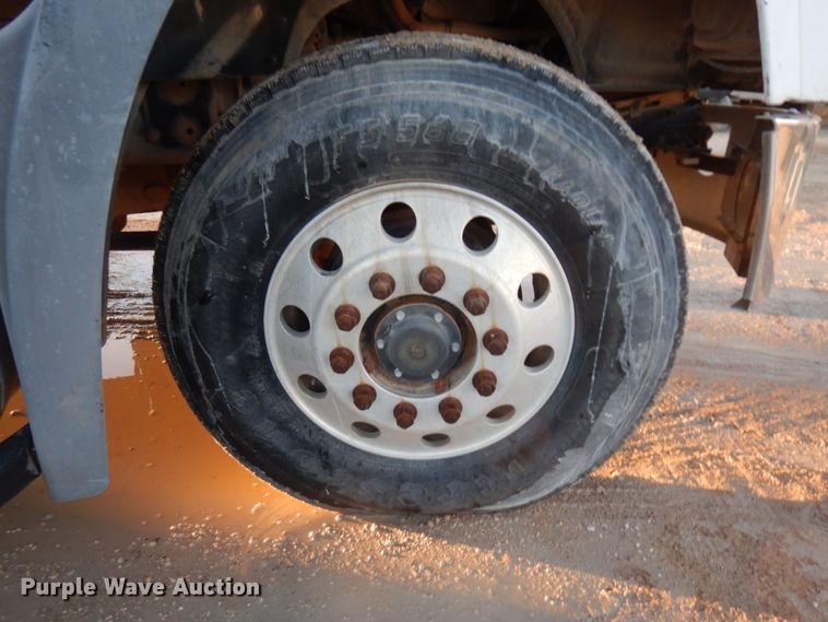 image for item DJ7286 2000 Mack CH600GK  semi truck