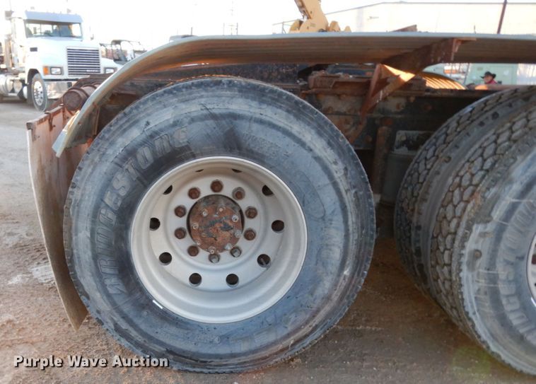 image for item DJ7286 2000 Mack CH600GK  semi truck