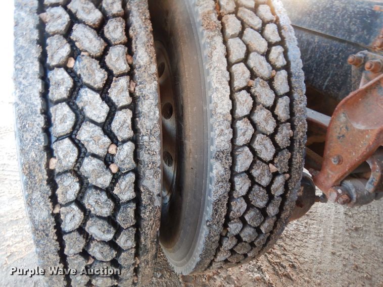 image for item DJ7286 2000 Mack CH600GK  semi truck