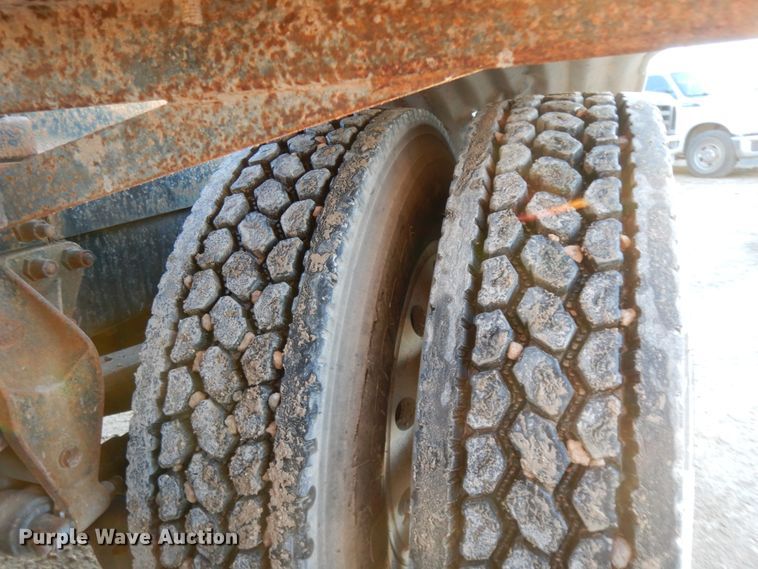 image for item DJ7286 2000 Mack CH600GK  semi truck