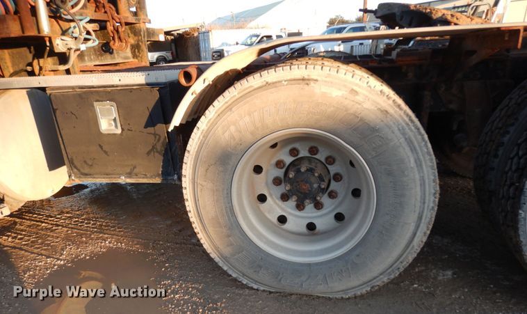 image for item DJ7286 2000 Mack CH600GK  semi truck