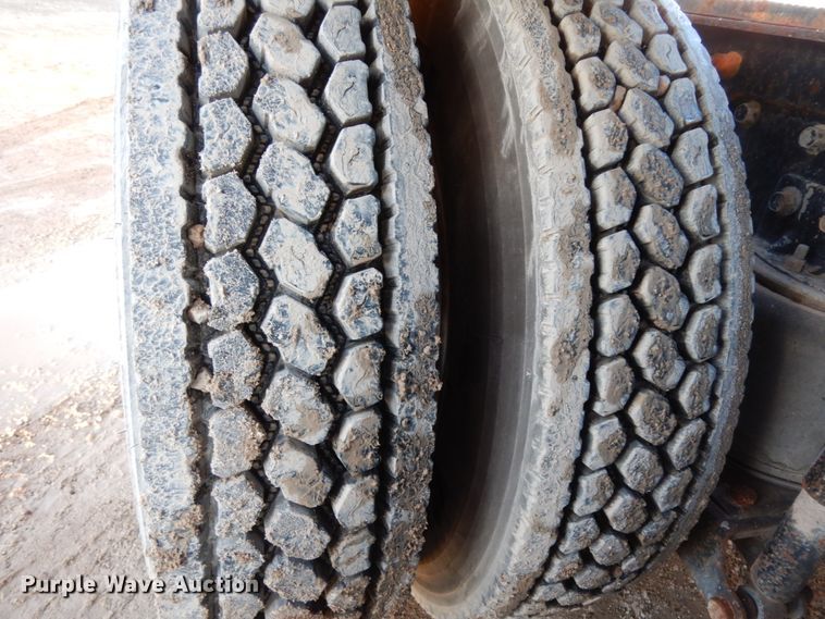 image for item DJ7286 2000 Mack CH600GK  semi truck