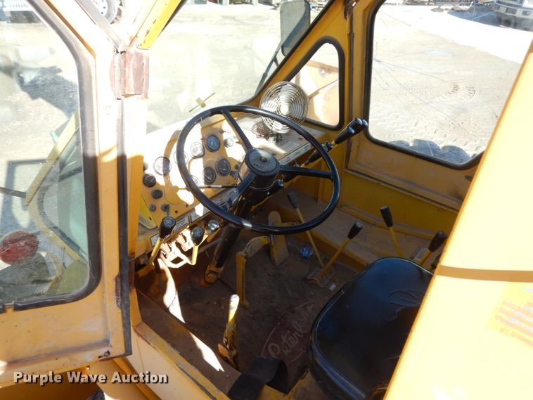 image for item DJ8166 1971 Galion 150A  crane