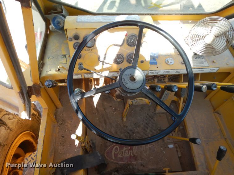 image for item DJ8166 1971 Galion 150A  crane