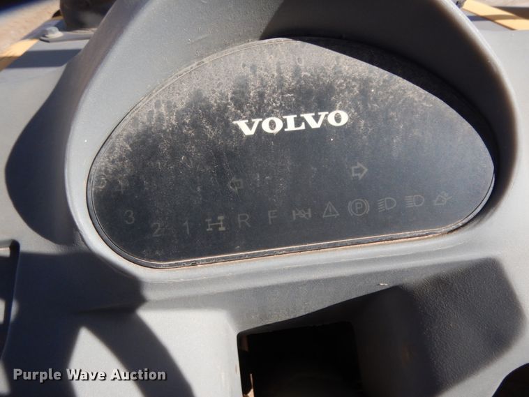 image for item DJ8170 2005 Volvo BL60  backhoe