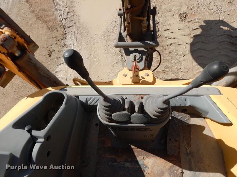 image for item DJ8170 2005 Volvo BL60  backhoe