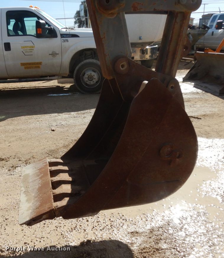 image for item DJ8170 2005 Volvo BL60  backhoe