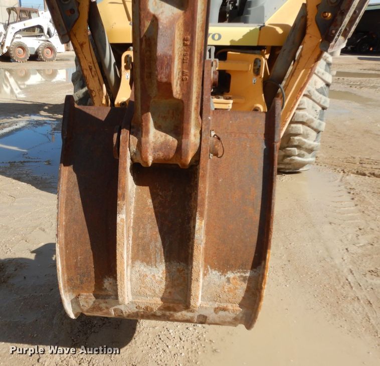 image for item DJ8170 2005 Volvo BL60  backhoe