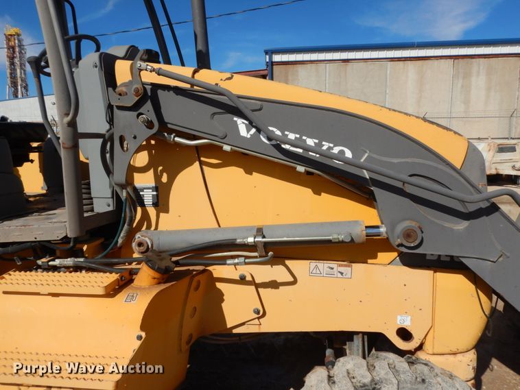 image for item DJ8170 2005 Volvo BL60  backhoe