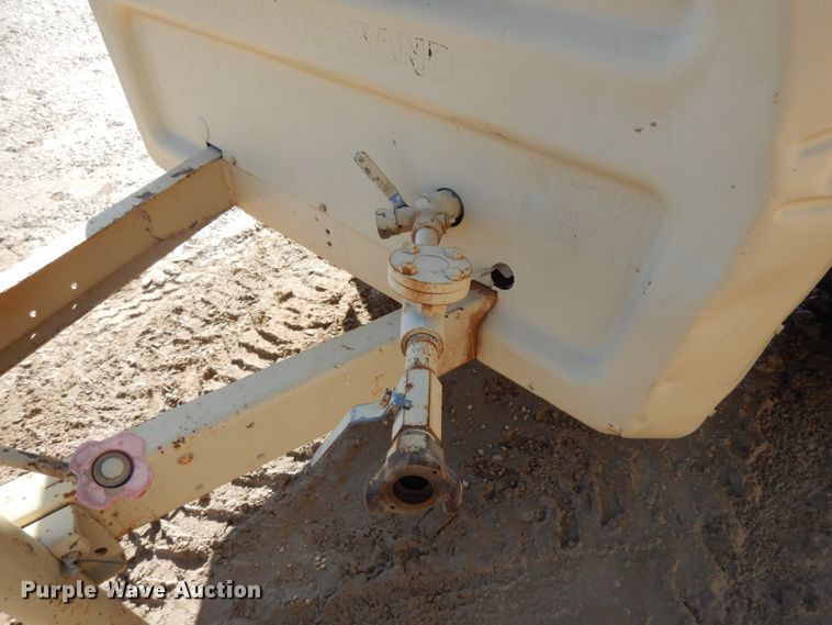 image for item DJ8173 1995 Ingersoll Rand P250  air compressor