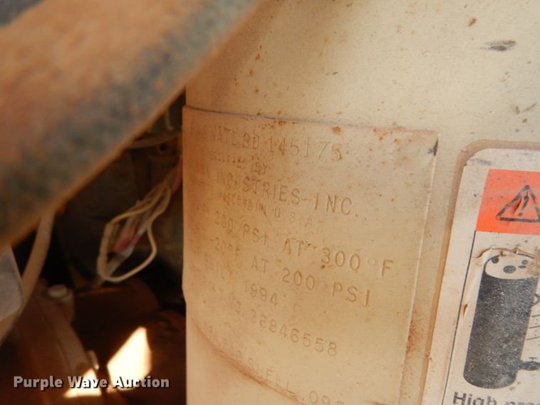 image for item DJ8173 1995 Ingersoll Rand P250  air compressor