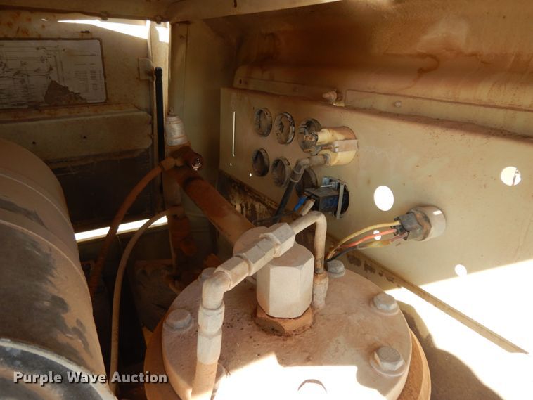 image for item DJ8173 1995 Ingersoll Rand P250  air compressor