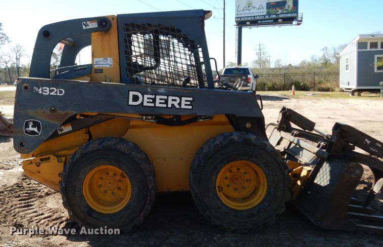 image for item DJ8187 2010 John Deere 332D  skid steer loader