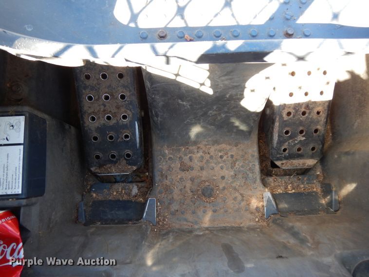 image for item DJ8187 2010 John Deere 332D  skid steer loader