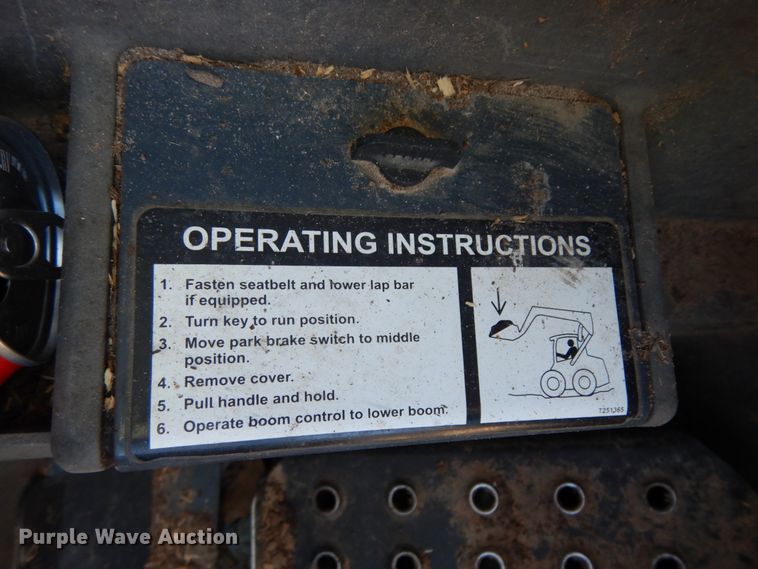 image for item DJ8187 2010 John Deere 332D  skid steer loader