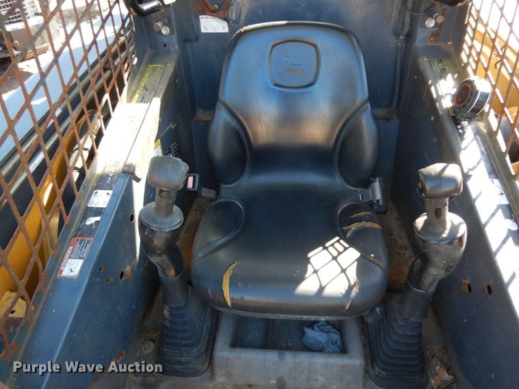 image for item DJ8187 2010 John Deere 332D  skid steer loader