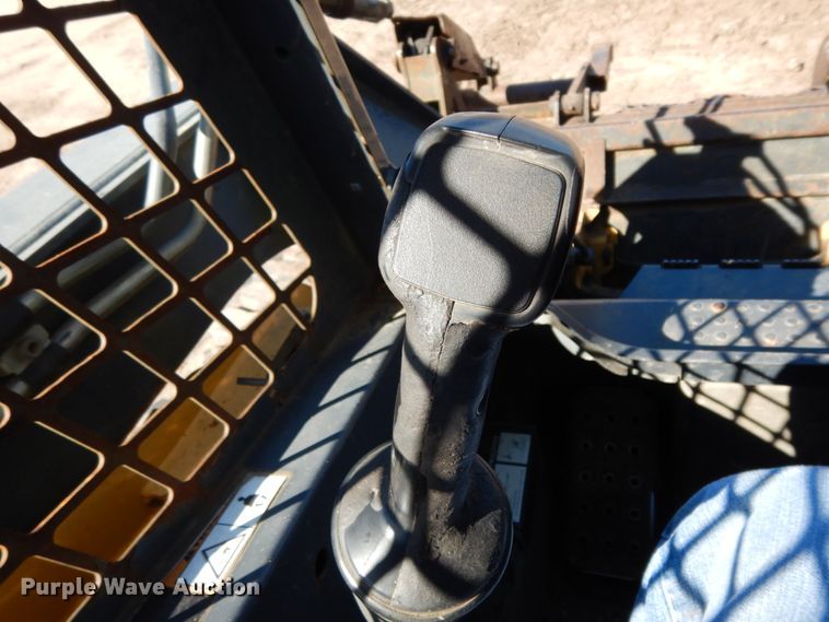 image for item DJ8187 2010 John Deere 332D  skid steer loader