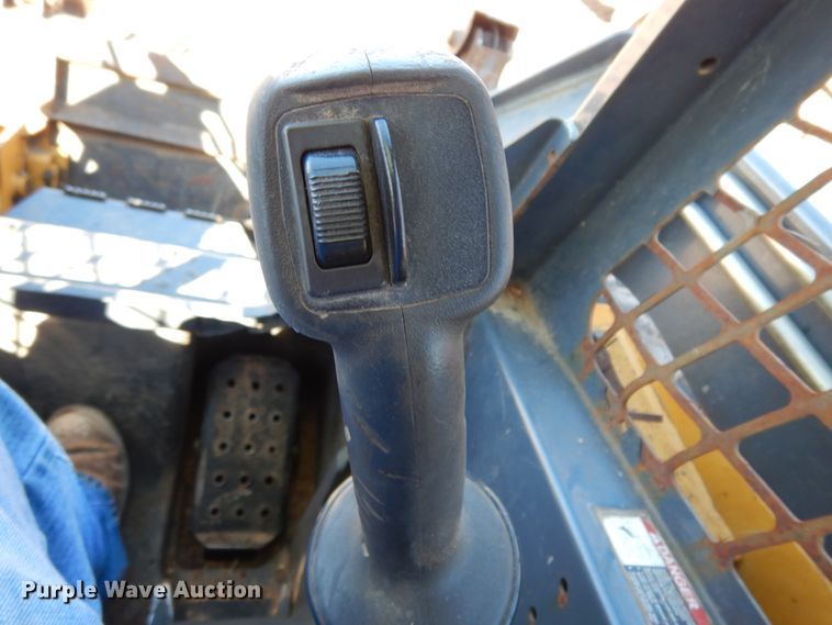 image for item DJ8187 2010 John Deere 332D  skid steer loader