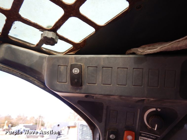 image for item DJ8187 2010 John Deere 332D  skid steer loader