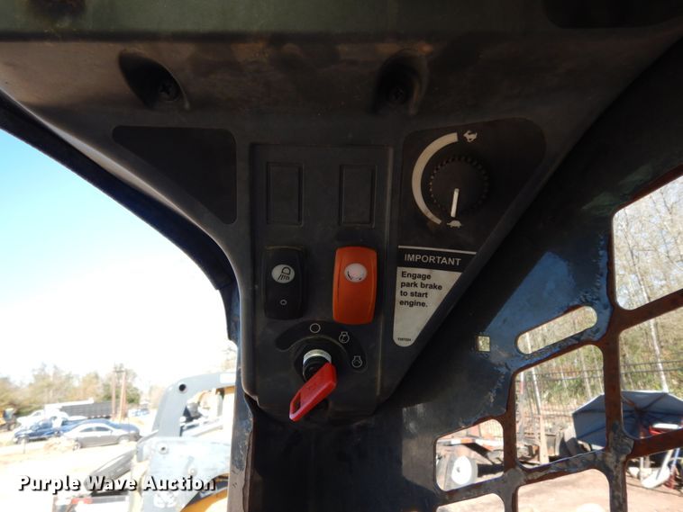 image for item DJ8187 2010 John Deere 332D  skid steer loader