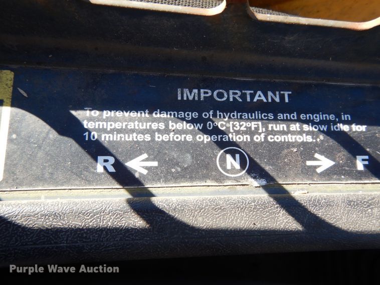 image for item DJ8187 2010 John Deere 332D  skid steer loader