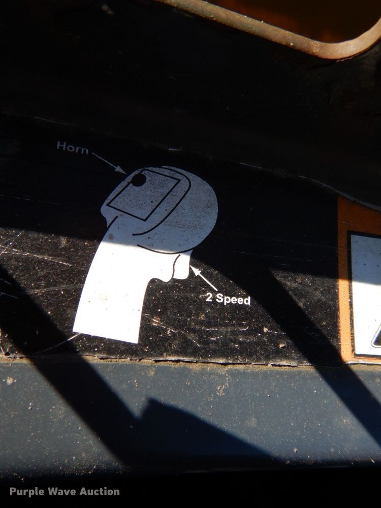 image for item DJ8187 2010 John Deere 332D  skid steer loader