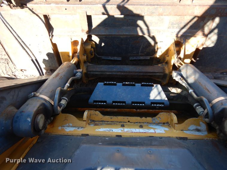 image for item DJ8187 2010 John Deere 332D  skid steer loader