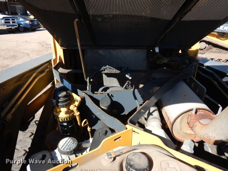 image for item DJ8187 2010 John Deere 332D  skid steer loader