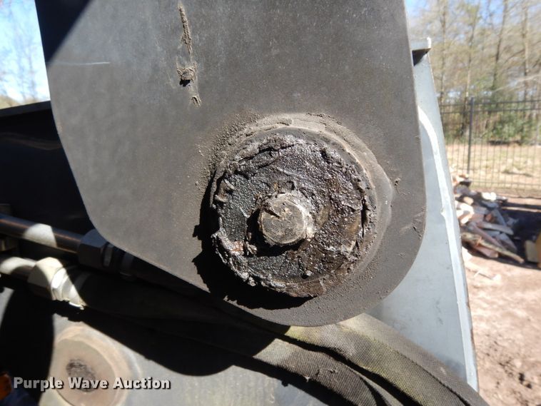 image for item DJ8187 2010 John Deere 332D  skid steer loader