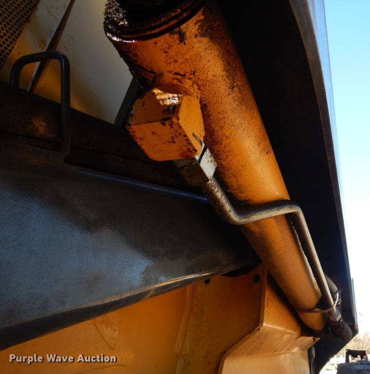 image for item DJ8187 2010 John Deere 332D  skid steer loader