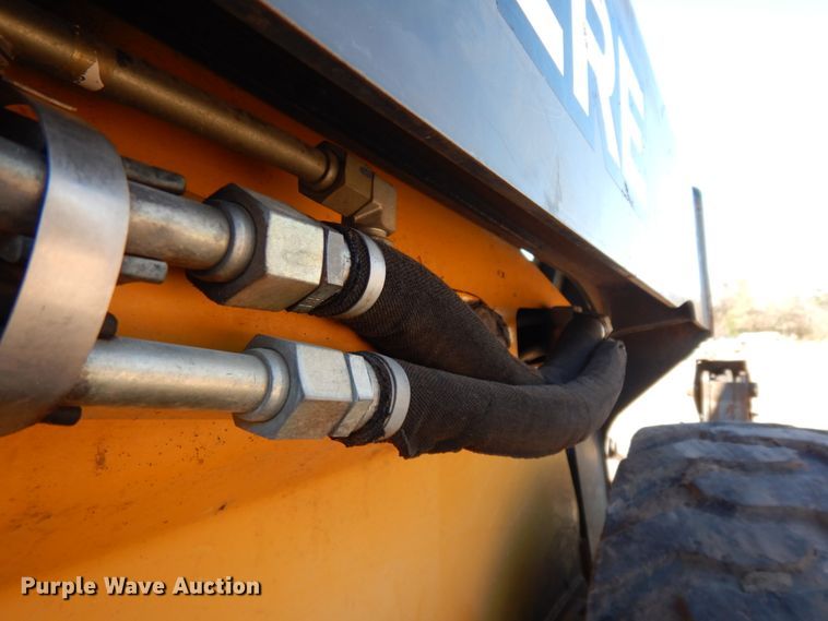 image for item DJ8187 2010 John Deere 332D  skid steer loader