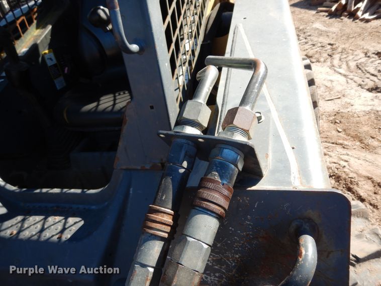 image for item DJ8187 2010 John Deere 332D  skid steer loader