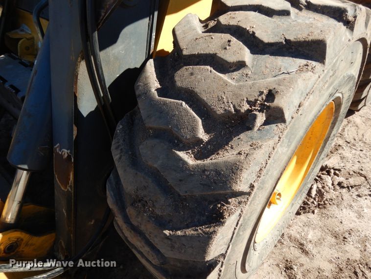 image for item DJ8187 2010 John Deere 332D  skid steer loader