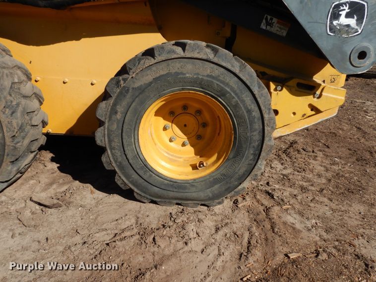 image for item DJ8187 2010 John Deere 332D  skid steer loader